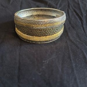 Spring opening bracelet bangle thick